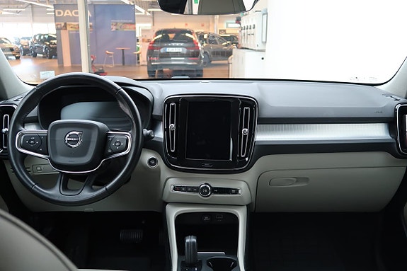 Volvo XC40 6 of 23
