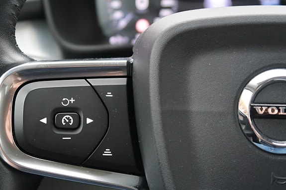 Volvo XC40 10 of 23