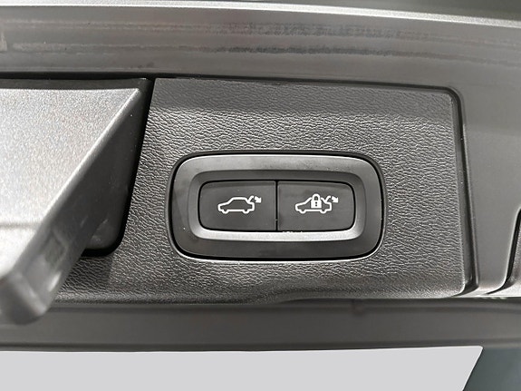 Volvo XC60 15 of 19