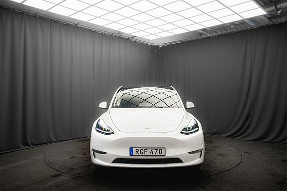 Tesla Model Y 4 of 22