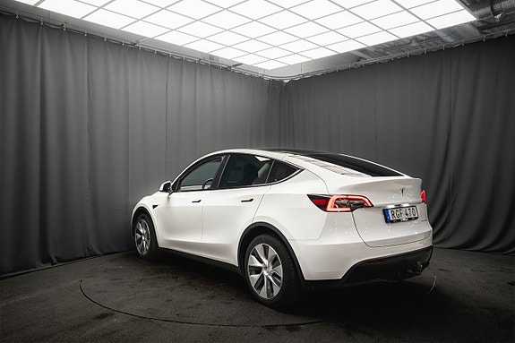 Tesla Model Y 9 of 22
