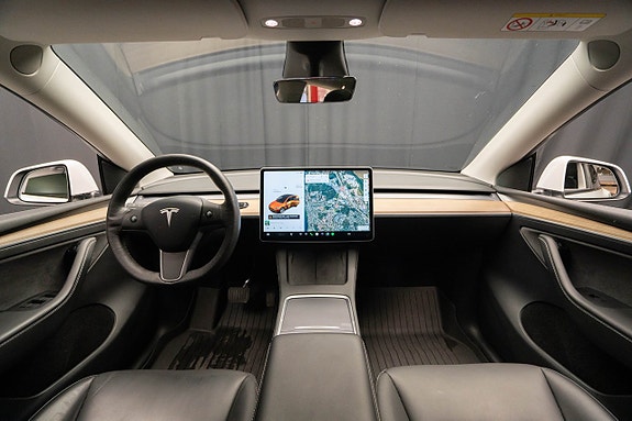 Tesla Model Y 13 of 22