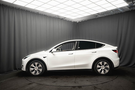 Tesla Model Y 10 of 22