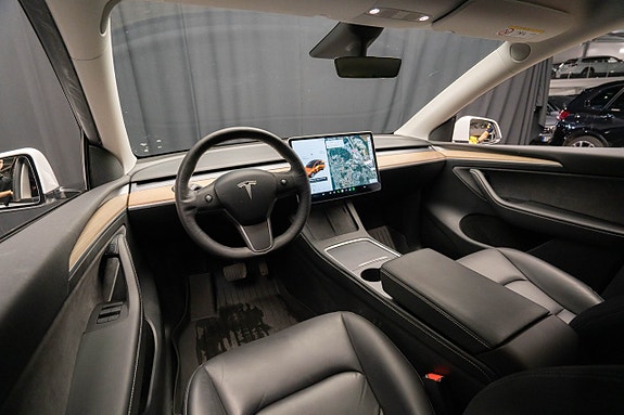 Tesla Model Y 11 of 22