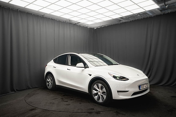 Tesla Model Y 5 of 22