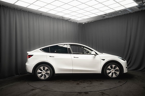 Tesla Model Y 6 of 22