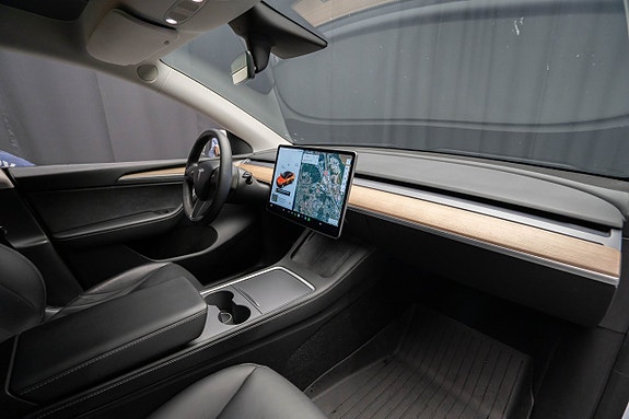 Tesla Model Y 15 of 22