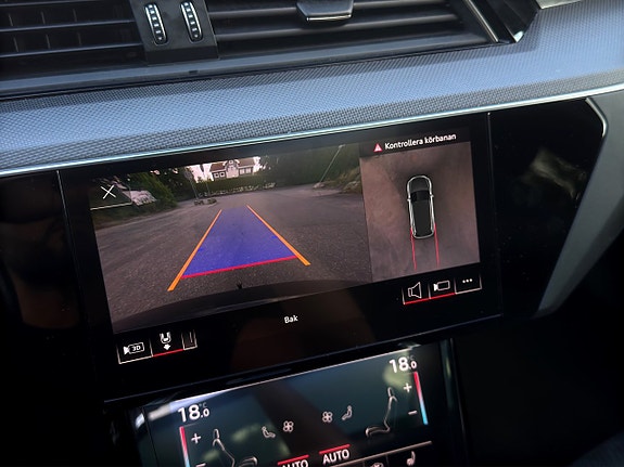 Audi e-tron 13 of 21
