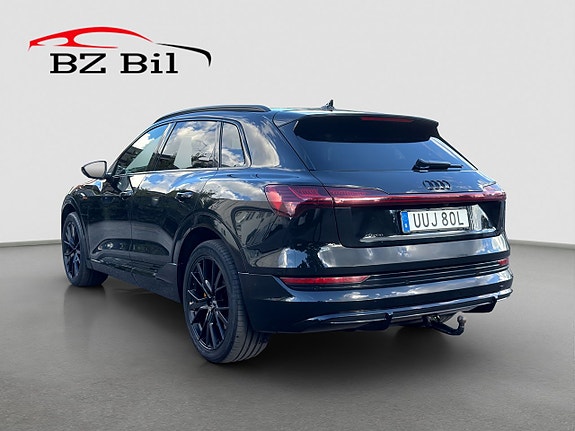 Audi e-tron 4 of 21
