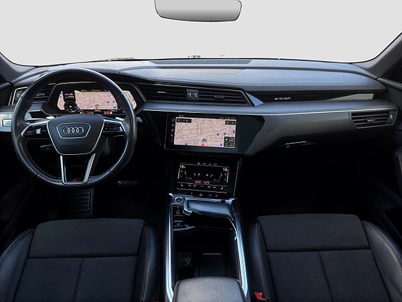 Audi e-tron 10 of 21