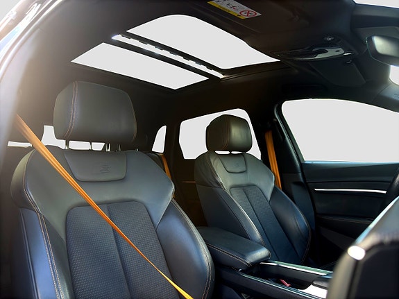Audi e-tron 18 of 21