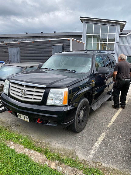 Cadillac Escalade 4 of 7