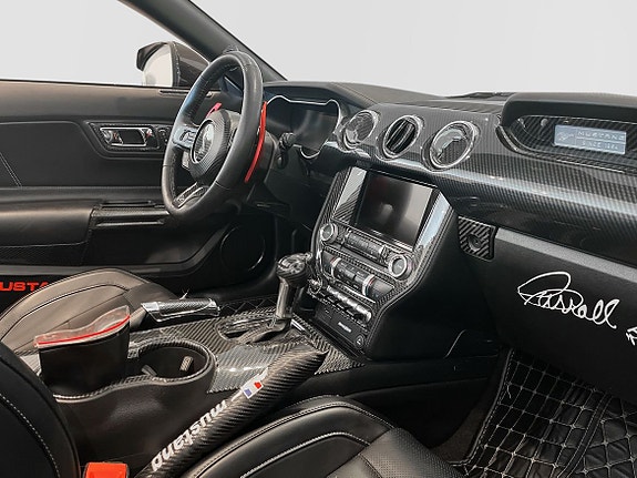 Ford Mustang 9 of 13