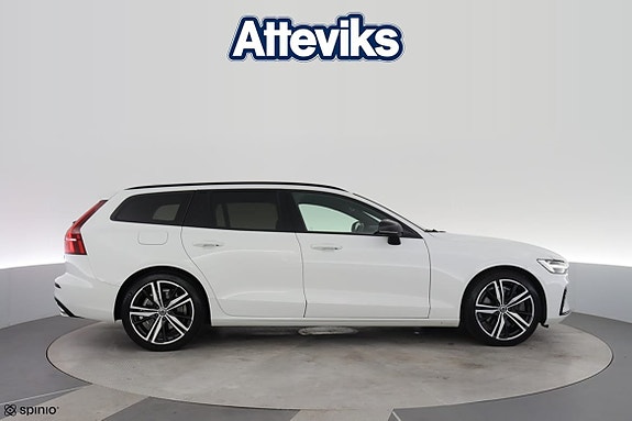 Volvo V60 2 of 26