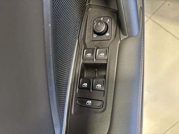 Volkswagen Tiguan 12 of 24
