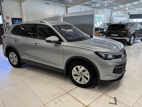 Volkswagen Tiguan 3 of 24