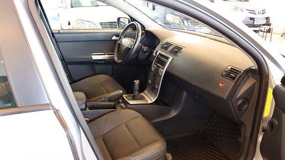 Volvo S40 11 of 14