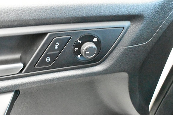 Volkswagen Caddy Maxi 17 of 26
