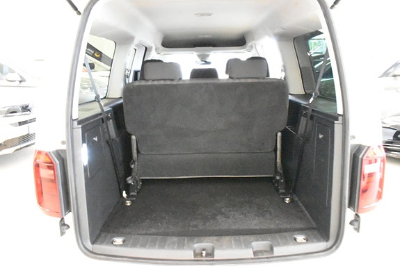 Volkswagen Caddy Maxi 11 of 26