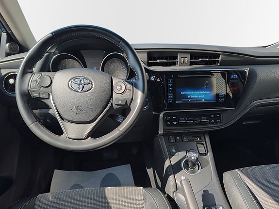Toyota Auris 8 of 10