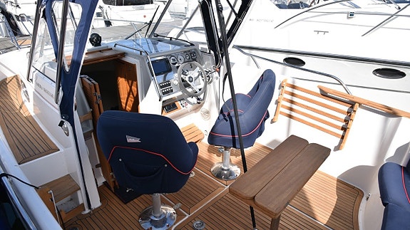 Nimbus 250 R -2003. Volvo Penta 5,7 GXI 320 HK -2003. Mycket 3 of 24