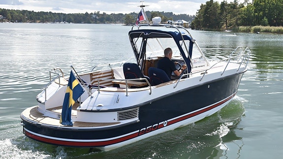 Nimbus 250 R -2003. Volvo Penta 5,7 GXI 320 HK -2003. Mycket 2 of 24
