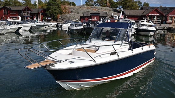 Nimbus 250 R -2003. Volvo Penta 5,7 GXI 320 HK -2003. Mycket 18 of 24