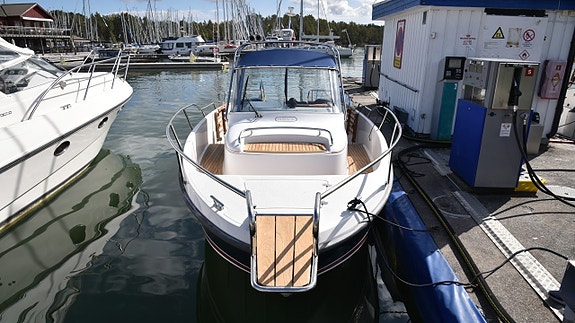 Nimbus 250 R -2003. Volvo Penta 5,7 GXI 320 HK -2003. Mycket 5 of 24