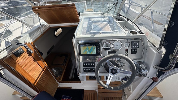 Nimbus 250 R -2003. Volvo Penta 5,7 GXI 320 HK -2003. Mycket 24 of 24