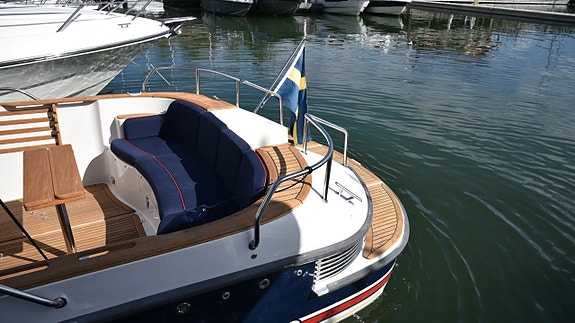 Nimbus 250 R -2003. Volvo Penta 5,7 GXI 320 HK -2003. Mycket 17 of 24