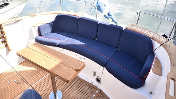 Nimbus 250 R -2003. Volvo Penta 5,7 GXI 320 HK -2003. Mycket 14 of 24