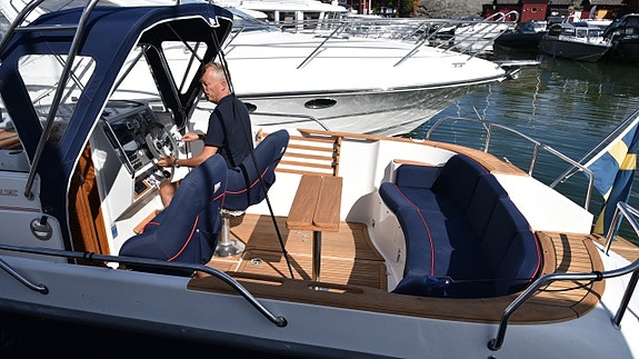 Nimbus 250 R -2003. Volvo Penta 5,7 GXI 320 HK -2003. Mycket 15 of 24
