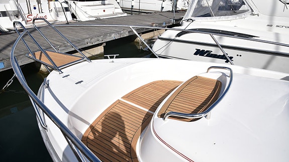 Nimbus 250 R -2003. Volvo Penta 5,7 GXI 320 HK -2003. Mycket 7 of 24