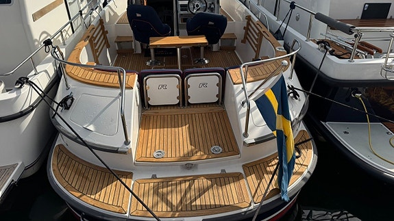 Nimbus 250 R -2003. Volvo Penta 5,7 GXI 320 HK -2003. Mycket 21 of 24