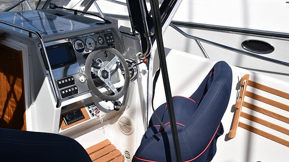 Nimbus 250 R -2003. Volvo Penta 5,7 GXI 320 HK -2003. Mycket 9 of 24