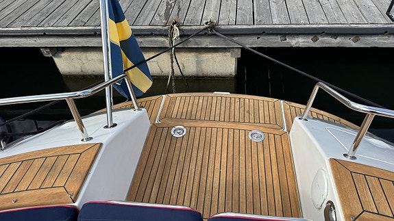 Nimbus 250 R -2003. Volvo Penta 5,7 GXI 320 HK -2003. Mycket 23 of 24