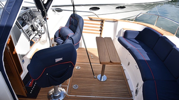 Nimbus 250 R -2003. Volvo Penta 5,7 GXI 320 HK -2003. Mycket 8 of 24
