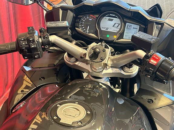 Yamaha FJR1300AE 15 of 20