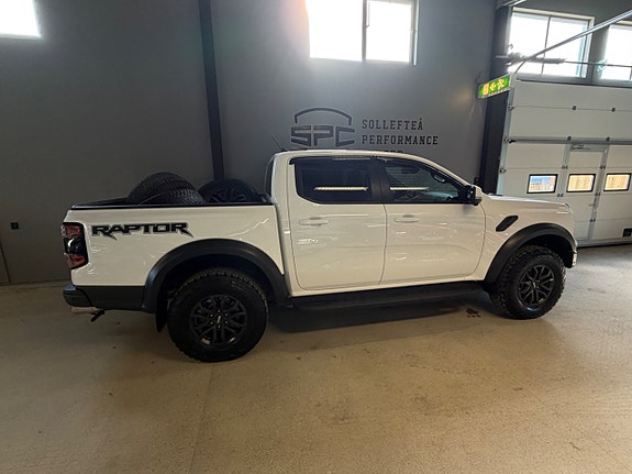 Ford Ranger Raptor 2 of 19