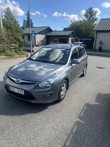 Hyundai i30 2 of 5