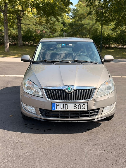 Skoda Fabia 2 of 8