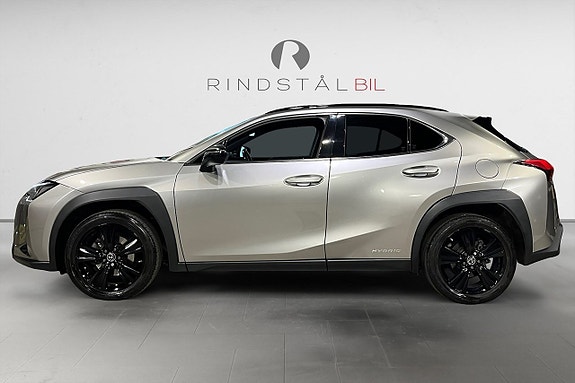 Lexus UX250h 4 of 17