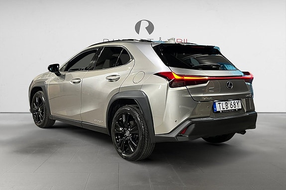 Lexus UX250h 5 of 17