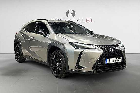 Lexus UX250h 9 of 17