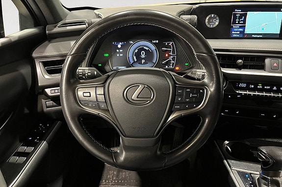 Lexus UX250h 13 of 17