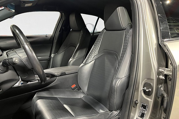 Lexus UX250h 3 of 17