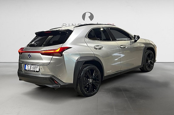 Lexus UX250h 7 of 17