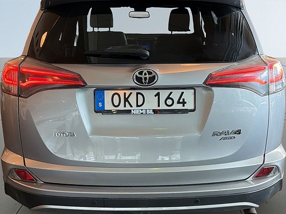 Toyota RAV4 12 of 18