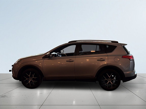 Toyota RAV4 4 of 18