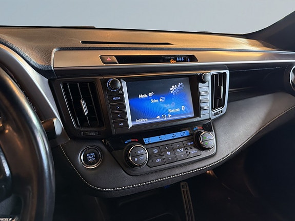 Toyota RAV4 15 of 18